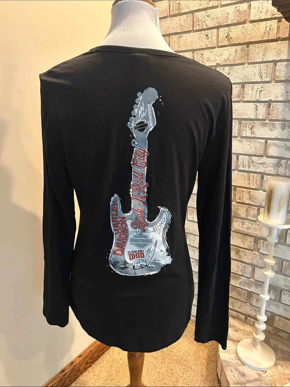 Harley-Davidson Black Long-Sleeve V-Neck Graphic Top with Crisscross Detail - Picture 3 of 7